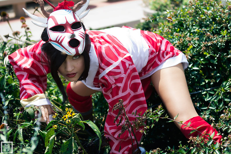 Illustration for article titled A League of Legendary Cosplayers